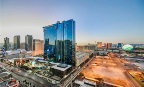 MGM Studio Suite with POOL VIEW Tower 1